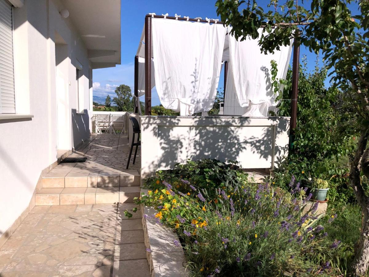 Apartments Mikelic Kampor Exterior foto